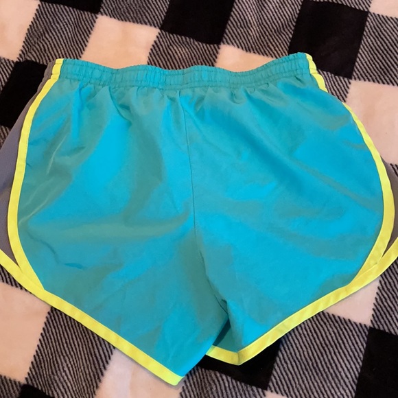 Nike dry fit tempo shorts M - Picture 2 of 3